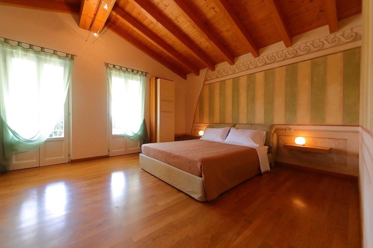 Villa Zarina - Up To 12 People Peschiera del Garda Dış mekan fotoğraf