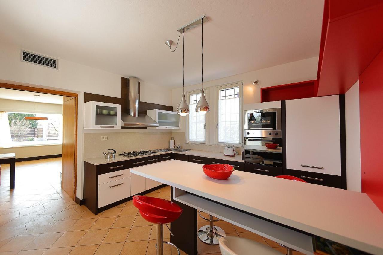 Villa Zarina - Up To 12 People Peschiera del Garda Dış mekan fotoğraf